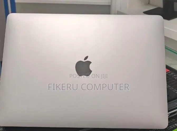 New Laptop Apple MacBook Pro 2022 M2 8GB Apple M2 SSD 512GB