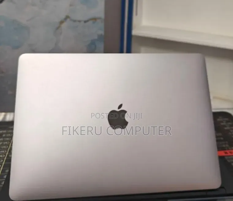 New Laptop Apple MacBook Pro 2022 M2 8GB Apple M2 SSD 512GB
