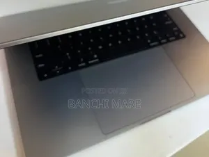 New Laptop Apple MacBook Pro 2022 M2 32GB Apple M2 SSD 512GB