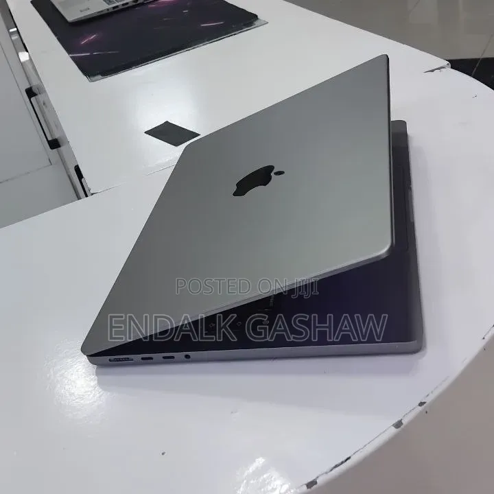New Laptop Apple MacBook Pro 2021 M1 32GB Apple M1 SSD 1T