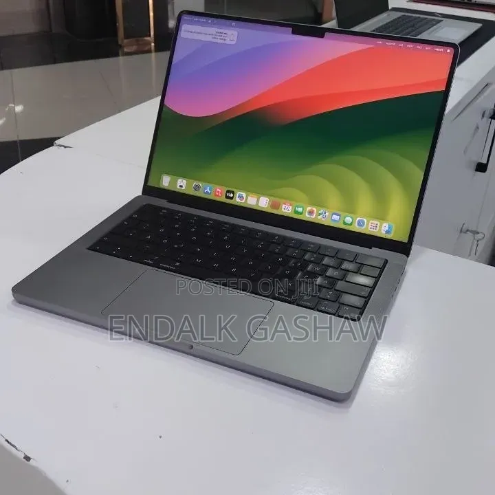 New Laptop Apple MacBook Pro 2020 M1 32GB Apple M1 SSD 1T