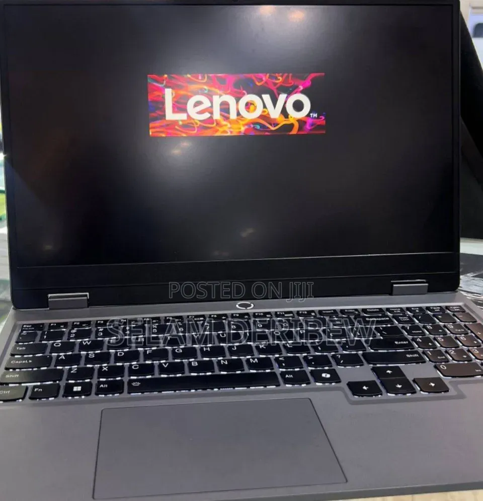 New Laptop Lenovo LOQ 15IRH8 16GB AMD Ryzen 5 SSD 512GB