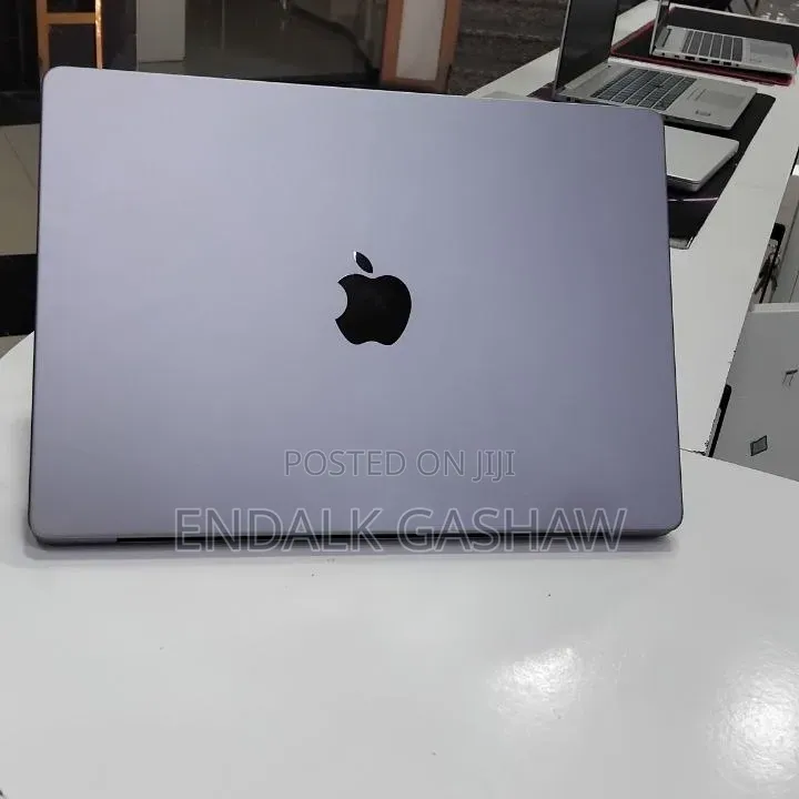 New Laptop Apple MacBook Pro 2021 M1 32GB Apple M1 SSD 512GB