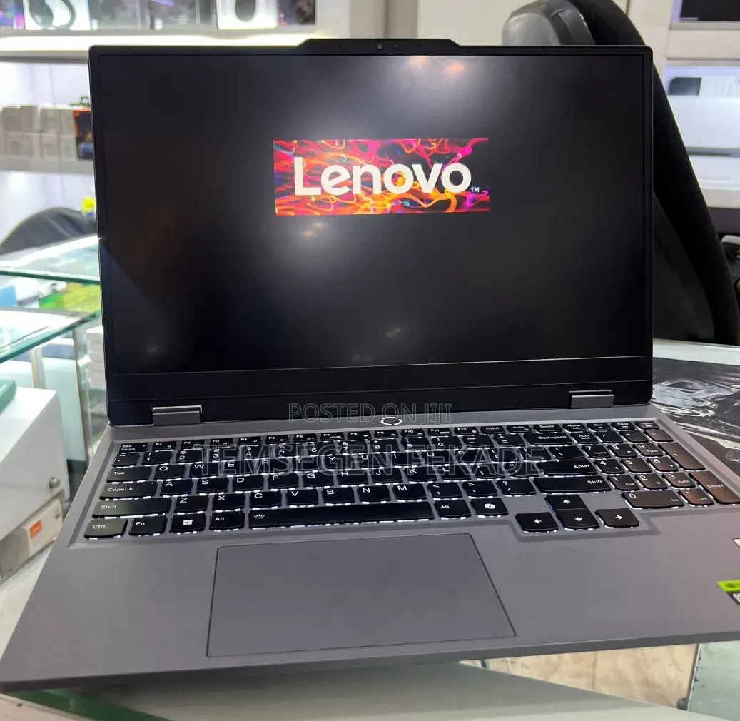 New Laptop Lenovo LOQ 15AHP10 16GB AMD Ryzen 5 SSD 512GB
