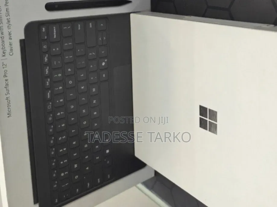 New Microsoft Surface Pro 16GB Qualcomm Snapdragon X Plus SSD 512GB