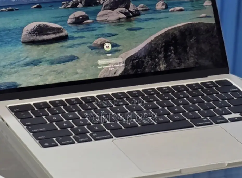 New Laptop Apple MacBook Air 2025 M4 16GB Apple M4 SSD 256GB