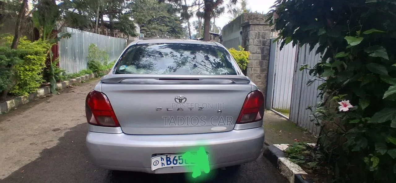 Toyota Platz 2001 Silver