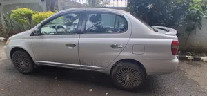 Toyota Platz 2001 Silver