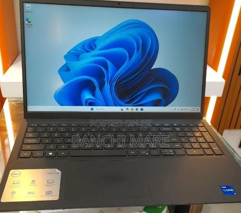 New Laptop Dell Inspiron 15 3530 8GB Intel Core i5 SSD 512GB