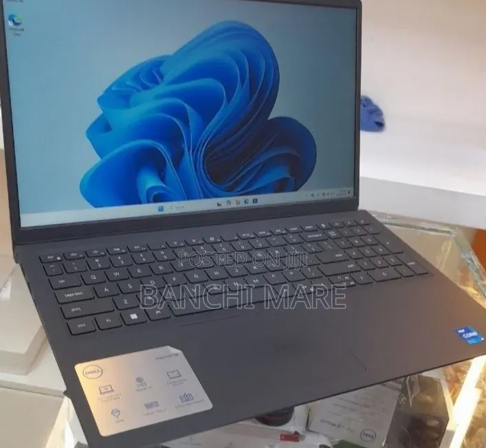 New Laptop Dell Inspiron 15 3530 8GB Intel Core i5 SSD 512GB