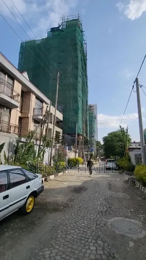 አስቸኳይ 252 ካሬ፣ 24 መገናኛ የሚሸጥ ለg+5 እና በላይ ፍቃድ ያለው)