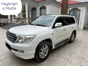 Toyota Land Cruiser 2010 White