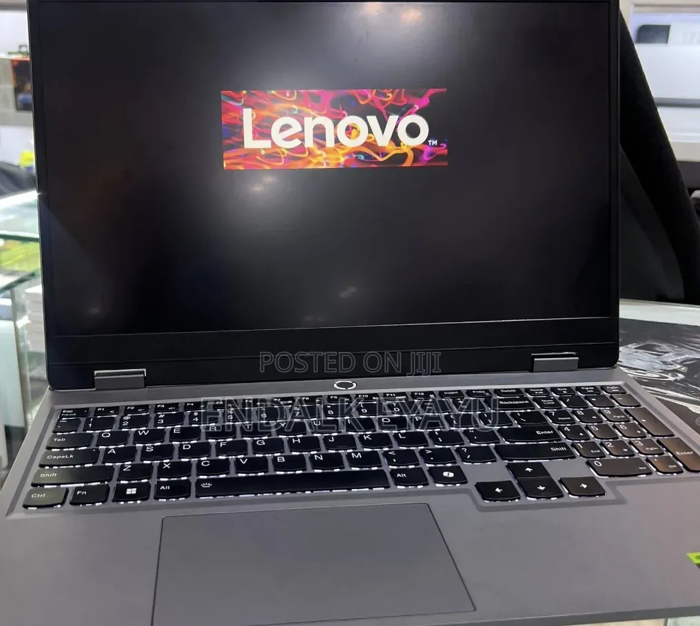 New Laptop Lenovo LOQ 15AHP10 16GB AMD Ryzen 7 SSD 512GB