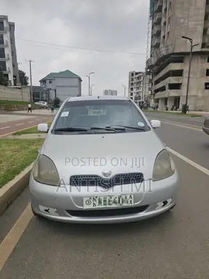 Toyota Vitz 2001 Silver