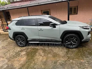 Toyota RAV4 2022 Green