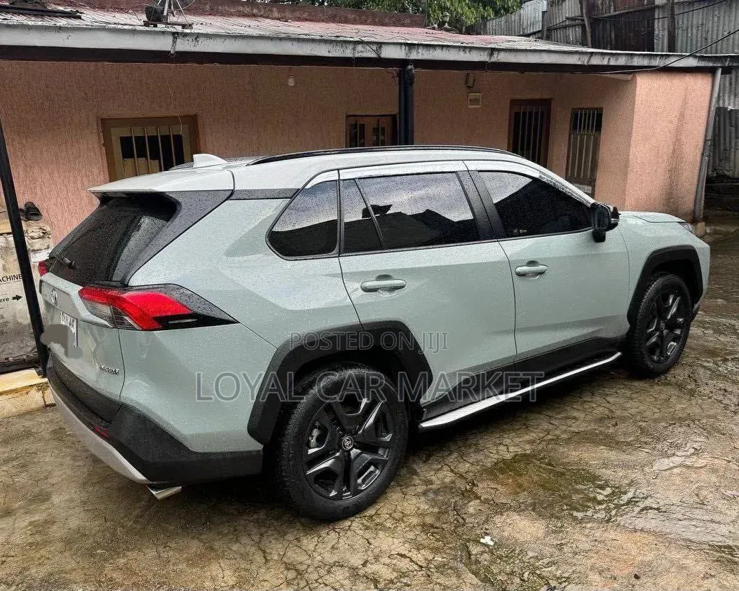 Toyota RAV4 2022 Green