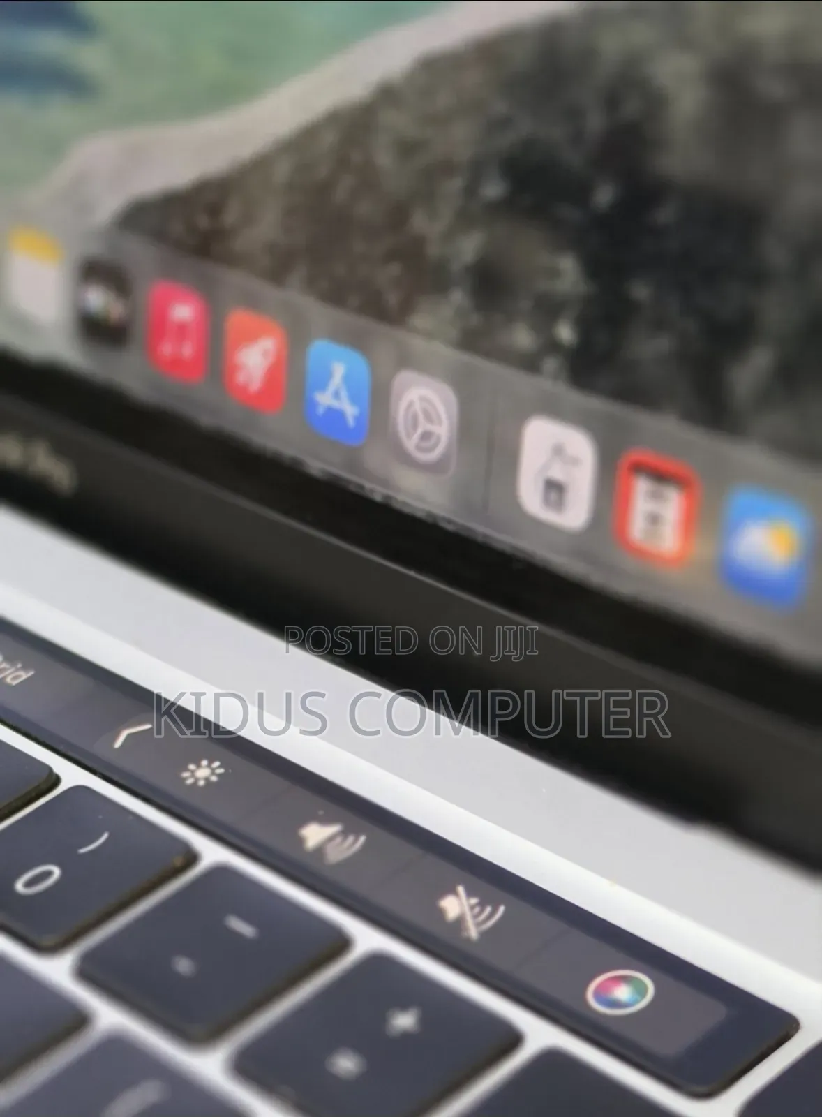 New Laptop Apple MacBook 2020 32GB Intel Core i7 SSD 512GB