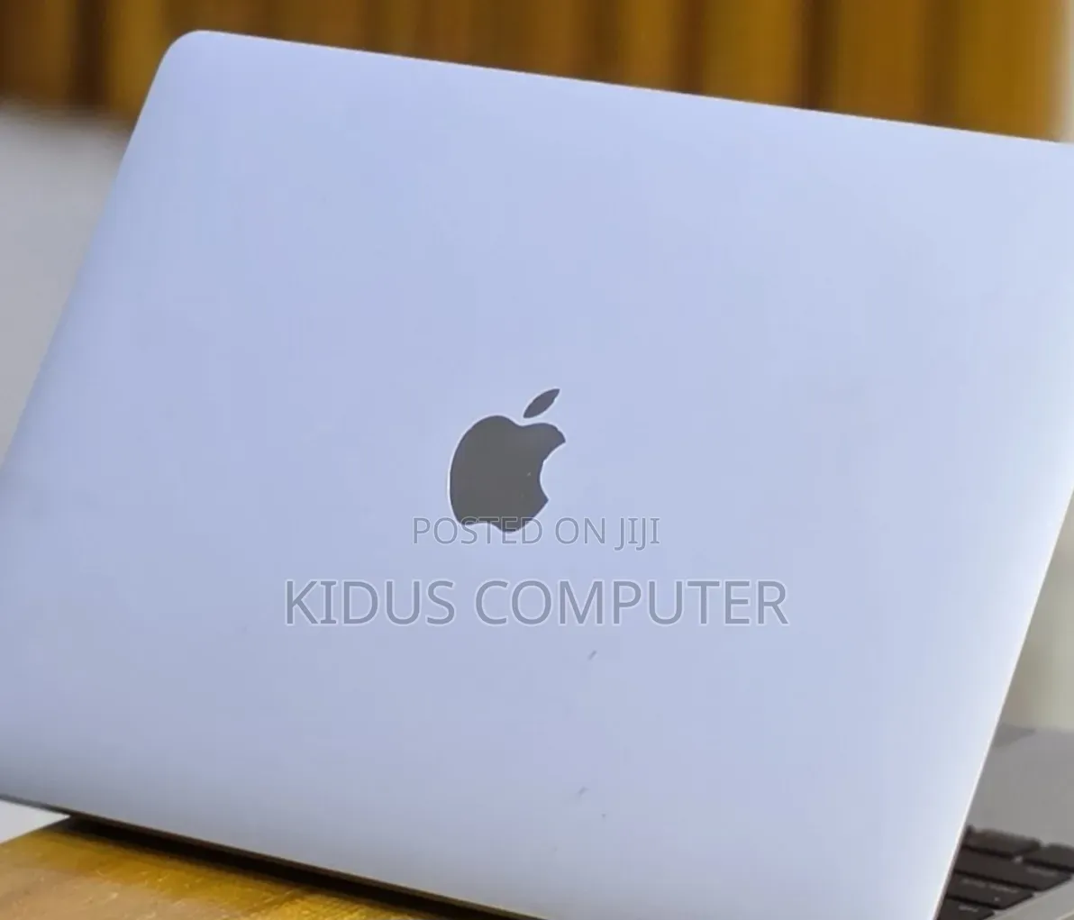 New Laptop Apple MacBook 2020 32GB Intel Core i7 SSD 512GB