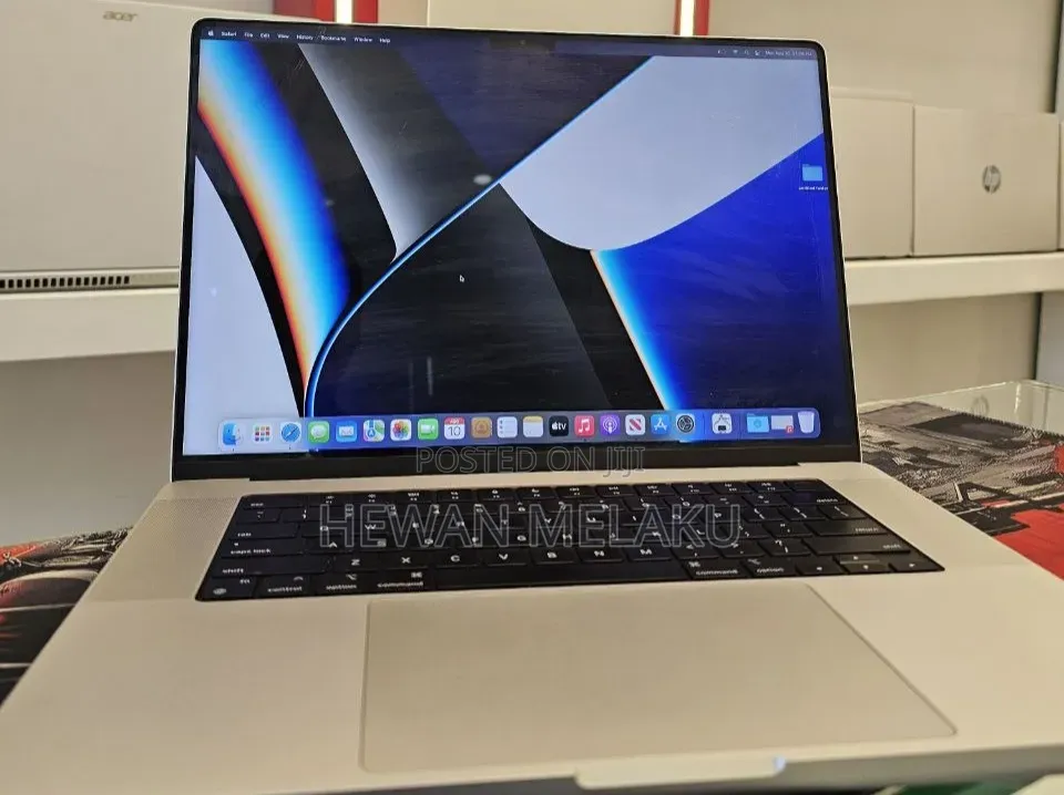 New Laptop Apple MacBook Pro 2021 M1 16GB Apple M1 Pro SSD 512GB