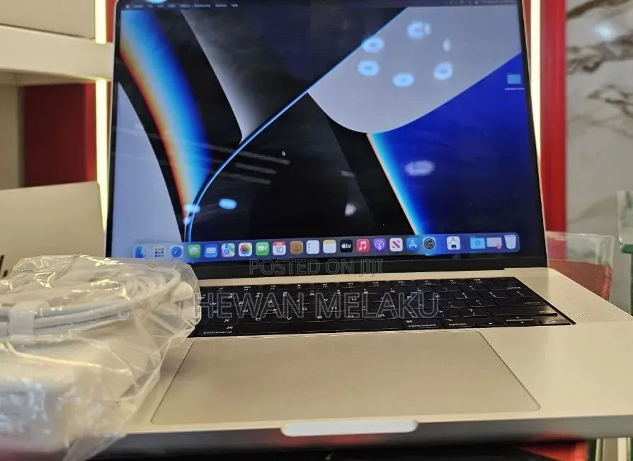 New Laptop Apple MacBook Pro 2021 M1 16GB Apple M1 Pro SSD 512GB