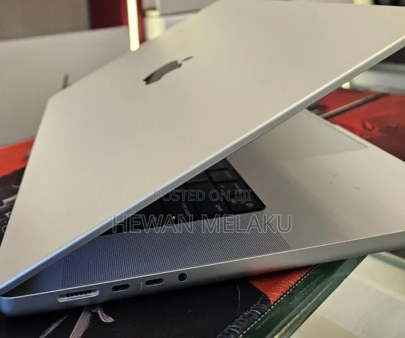 New Laptop Apple MacBook Pro 2021 M1 16GB Apple M1 Pro SSD 512GB
