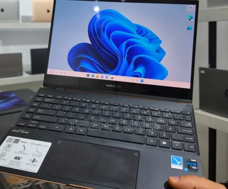 New Laptop Asus ZenBook 13 UX331UN 16GB Intel Core i7 SSD 512GB