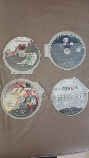 PS 3 2 Joystick 8 CD Game