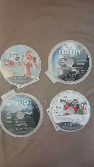 PS 3 2 Joystick 8 CD Game