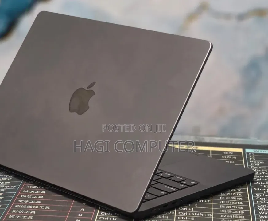 New Laptop Apple MacBook Pro 2024 M4 16GB Apple M4 SSD 512GB
