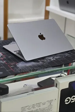 New Laptop Apple MacBook Air 2022 M2 16GB Apple M2 SSD 256GB