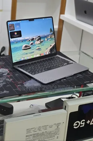 New Laptop Apple MacBook Air 2022 M2 16GB Apple M2 SSD 256GB