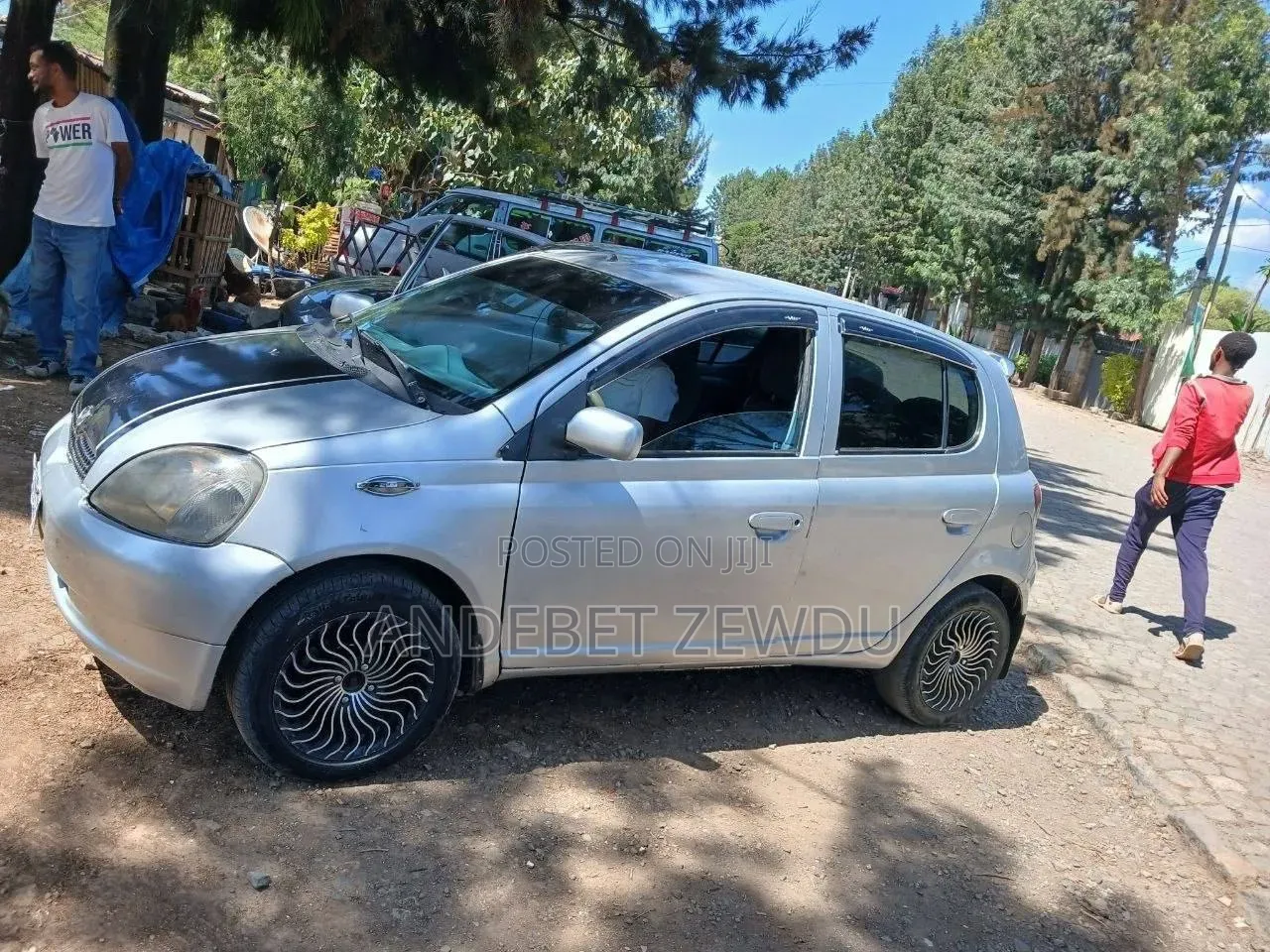 Toyota Vitz 2000 Silver