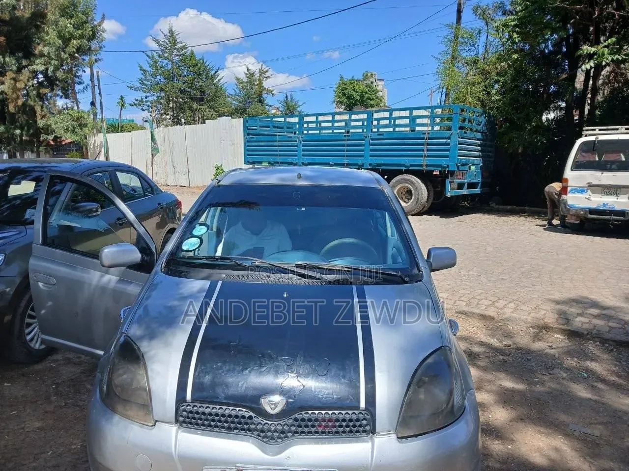 Toyota Vitz 2000 Silver