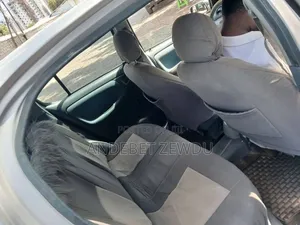 Toyota Vitz 2000 Silver
