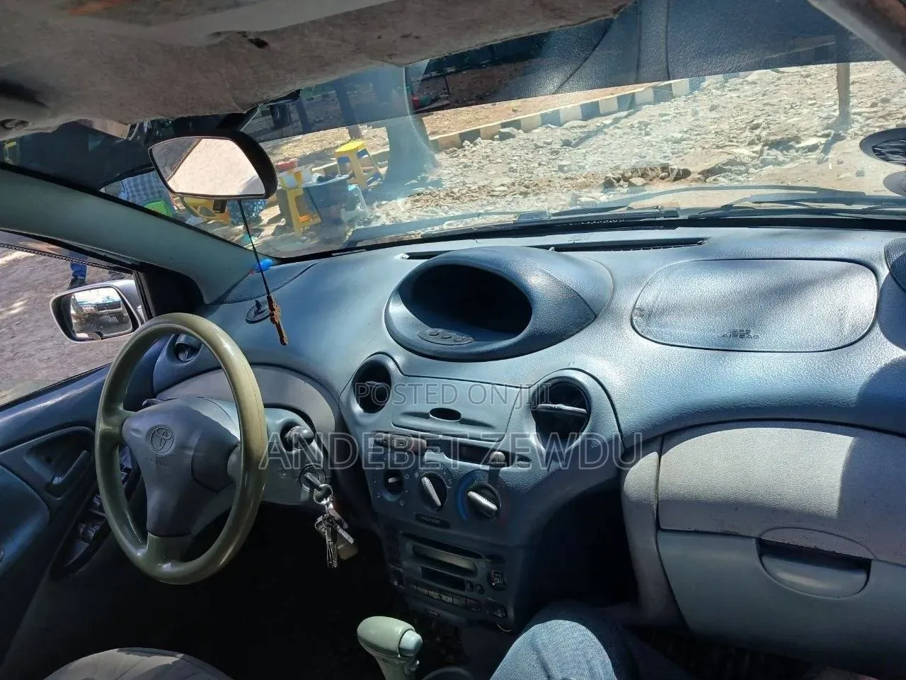 Toyota Vitz 2000 Silver