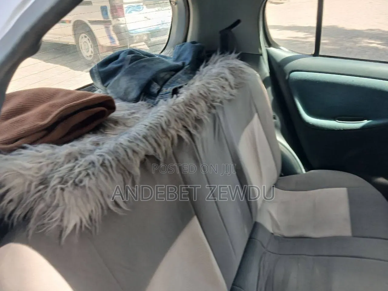 Toyota Vitz 2000 Silver