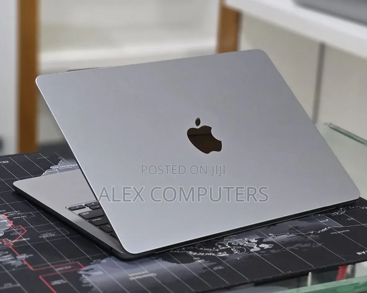 New Laptop Apple MacBook 16GB Apple M2 SSD 256GB