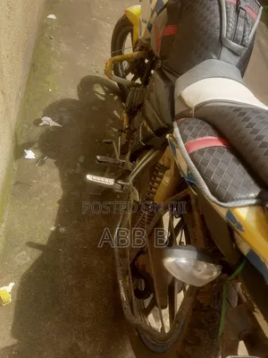 TVS Apache 160 4V 2017 Yellow
