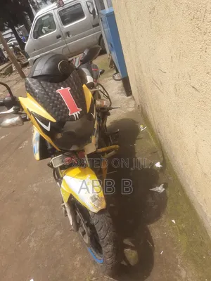 TVS Apache 160 4V 2017 Yellow