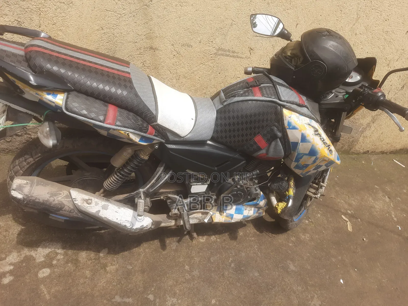 TVS Apache 160 4V 2017 Yellow