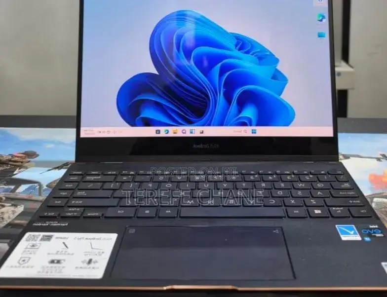 New Laptop Asus ZenBook 13 UX331UN 16GB Intel Core i7 SSD 512GB