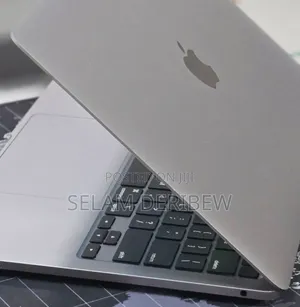New Laptop Apple MacBook Pro 2022 M2 16GB Apple M2 SSD 512GB