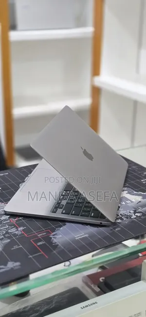New Laptop Apple MacBook Pro 2022 M2 16GB Apple M2 SSD 512GB