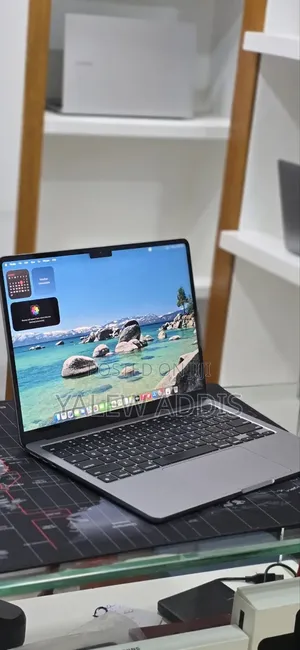 New Laptop Apple MacBook Air 2022 M2 16GB Apple M2 SSD 256GB