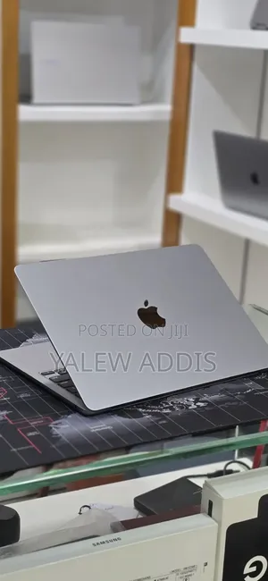 New Laptop Apple MacBook Air 2022 M2 16GB Apple M2 SSD 256GB