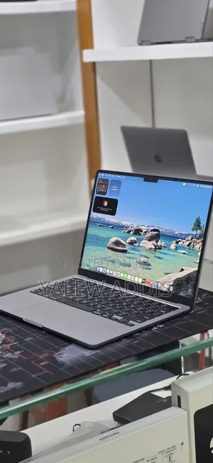New Laptop Apple MacBook Air 2022 M2 16GB Apple M2 SSD 256GB