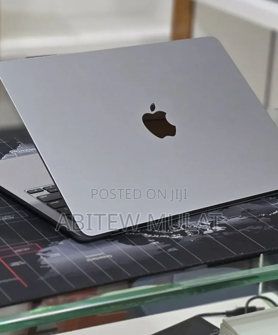 New Laptop Apple MacBook Air 2022 M2 16GB Apple M2 SSD 256GB