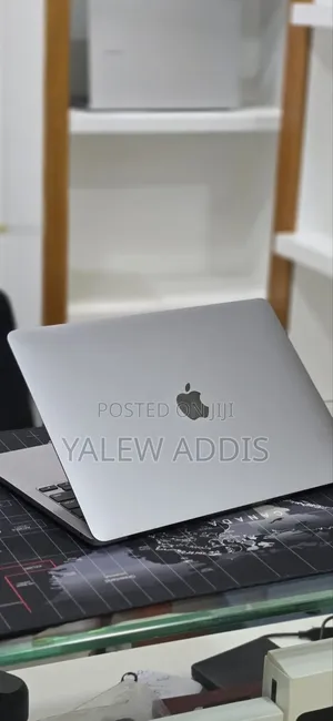 New Laptop Apple MacBook Pro 2022 M2 16GB Apple M2 SSD 512GB