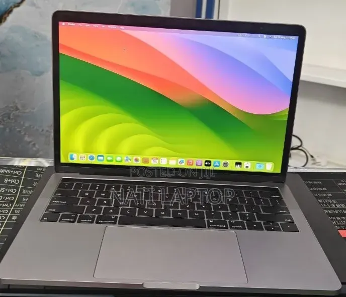 New Laptop Apple MacBook Pro 2022 M2 8GB Apple M2 SSD 512GB