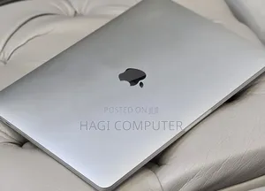 New Laptop Apple MacBook Pro 2020 32GB Intel Core i7 SSD 512GB